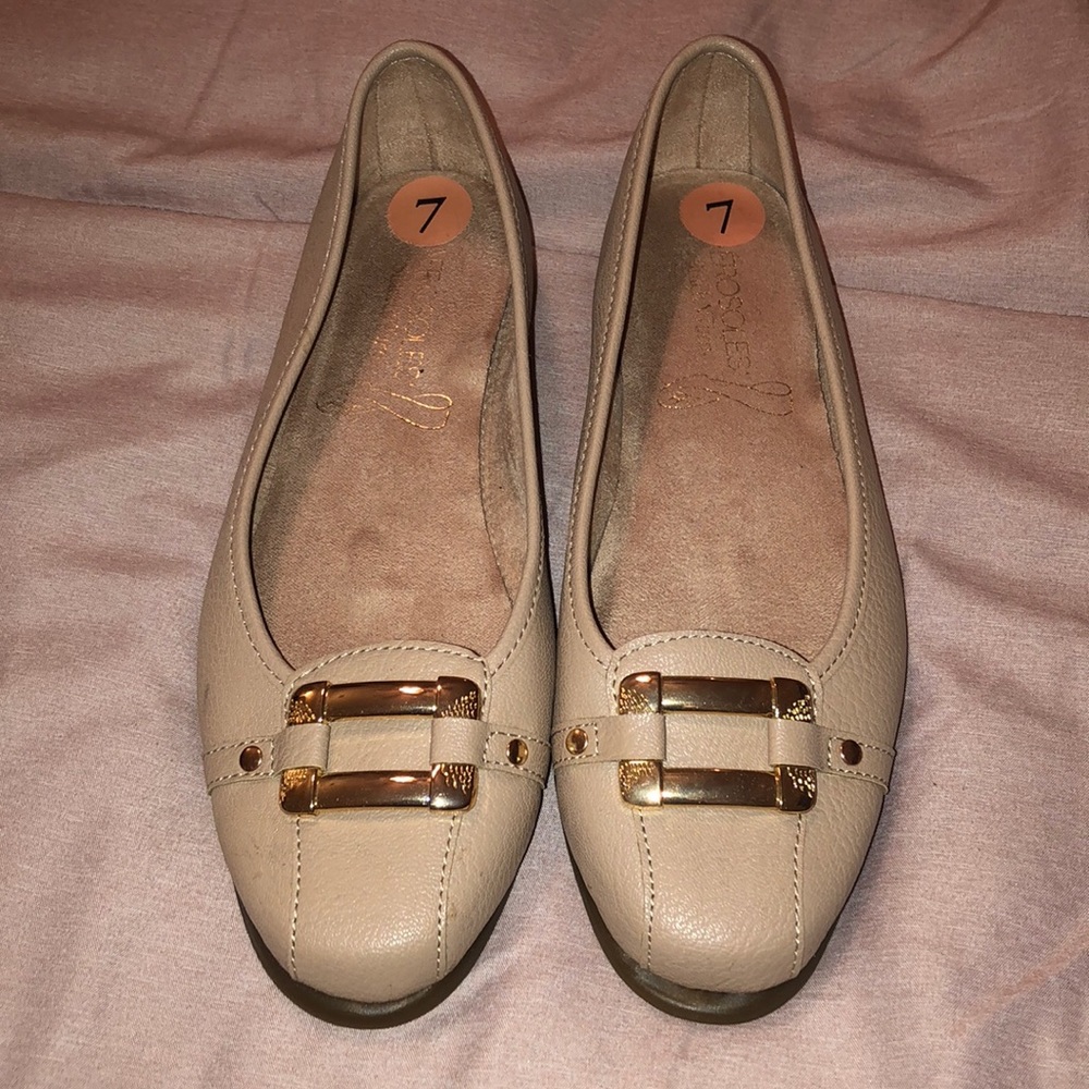 AEROSOLS beige flats